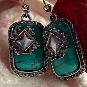 🆕 NWOT STERLING SILVER WITH TURQUOISE BLUE EARRINGS